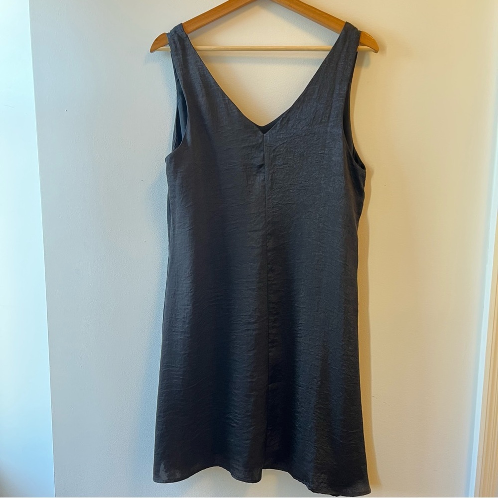 💗MUST GO free ship! Vanity Room Sleeveless Black Shift Dress w/ Sheen - Medium - Picture 3 of 7